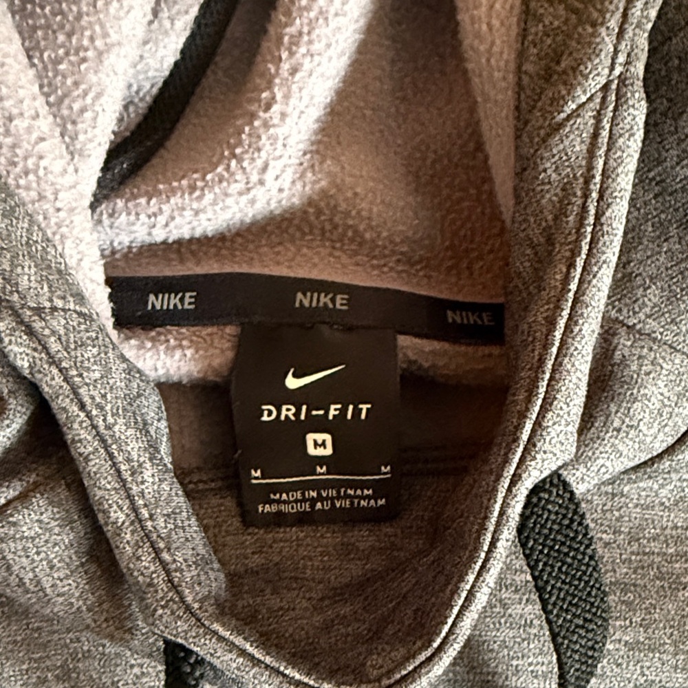 RARE Nike Dri-Fit Training Hoodie Sweatshirt Logo City Skyline 931808-017 sz M - Picture 2 of 8